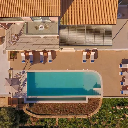 فيلة Flomis Luxury Apolpaina